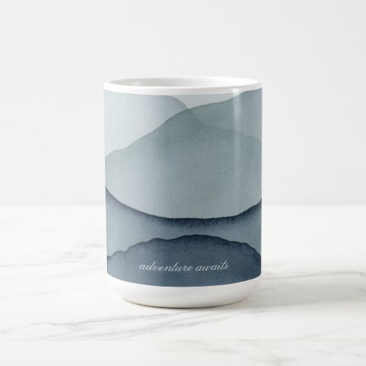 モノクロームの水彩画の山々 コーヒーマグカップ (中央)