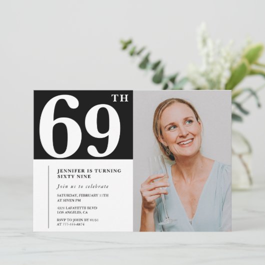 モノクロ写真 69歳の誕生日 招待状 (スタンド正面)