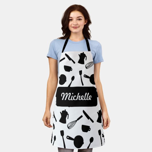 モノクロ台所用品エレガントデザイン エプロン (着用した状態)