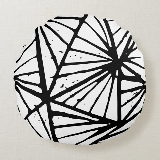 モノクロ抽象三角形リノカット ラウンドクッション (正面)