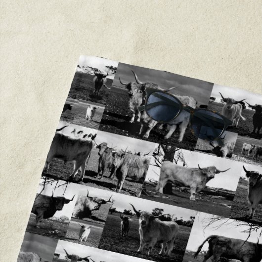 モノクロ陛下：高地カウフォトコラージュ ビーチタオル (インサイチュ)