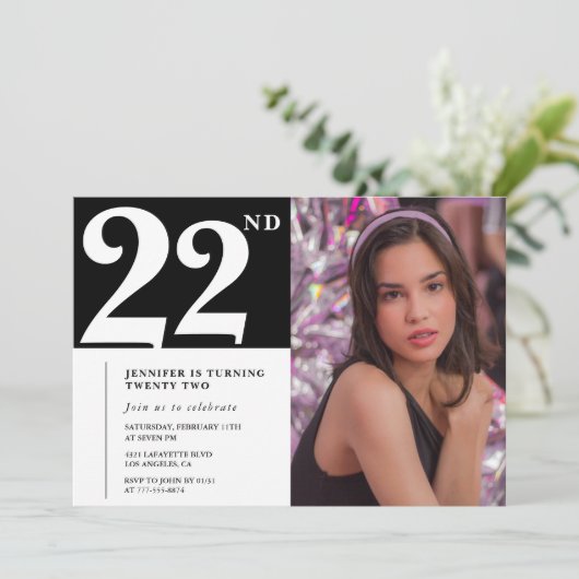 モノクロ22歳の誕生日招待状 女子 招待状 (スタンド正面)