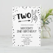 モノクロ ハンドジェスト 2歳の誕生日 招待状 (スタンド正面)