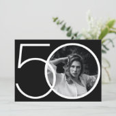 モノクロ ミニマル カスタム フォト 50歳の誕生日 招待状 (スタンド正面)