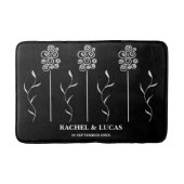 モノクロ ミニマル カーリー フラワー バスマット (正面)