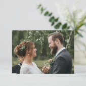 モノグラシンプルムとQRコードを備えた結婚のスクリプト サンキューカード (スタンド正面)