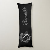 モノグラパーソナライズされたムイニシャル ボディピロー (裏面 (縦))