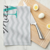 モノグラパーソナライズされたムグレーのシェブロンキッチンタオル キッチンタオル (四つ折り)