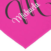 モノグラミニマルムモダンイニシャル名hot pink ショートテーブルランナー (コーナー)