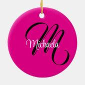モノグラミニマルムモダンイニシャル名hot pink セラミックオーナメント (裏面)