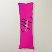 モノグラミニマルムモダンイニシャル名hot pink ボディピロー (正面縦)