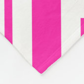 モノグラミングピンクブルーとホワイトジグザグシェブロン2 フリースブランケット (角)