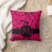 モノグラムが付いているショッキングピンクそして黒い線条細工スクロール クッション (ブランケット)