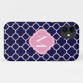 モノグラムが付いている濃紺のクローバーパターン Case-Mate iPhoneケース (裏面(横))