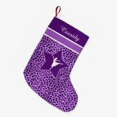モノグラムが付いている紫色のチータのプリントのダンサー スモールクリスマスストッキング (正面 (吊り時))
