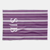 モノグラムが付いている紫色のビクトリア時代の人のストライプ キッチンタオル (横)