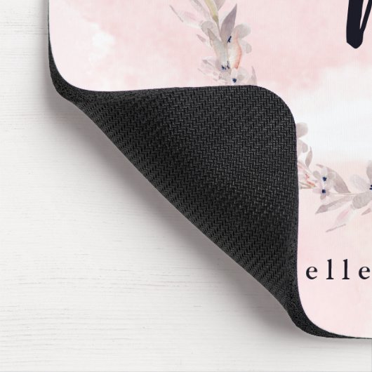 モノグラムとの水彩画の至福|の赤面のピンクの花柄 マウスパッド (コーナー)