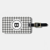 モノグラムとの粋でクラシックな灰色の千鳥格子の ラゲッジタグ (正面横)