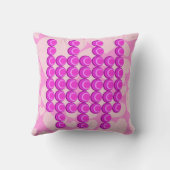 モノグラムとトレンディースタイルのピンクのレトロパターン クッション (裏面)