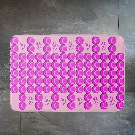 モノグラムとトレンディースタイルのピンクのレトロパターン バスマット