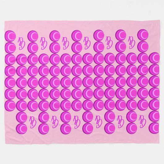 モノグラムとトレンディースタイルのピンクのレトロパターン フリースブランケット (正面(横))