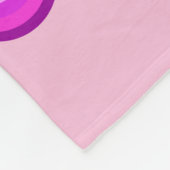 モノグラムとトレンディースタイルのピンクのレトロパターン フリースブランケット (角)