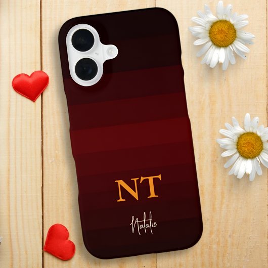 モノグラムとブルゴーニュストライプーのミニマル色のカラー iPhone 16ケース