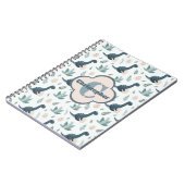 モノグラムと名前のかわいい青い緑の恐竜 ノートブック (左側)