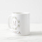 モノグラムと名前を持つ葉状リース コーヒーマグカップ (正面左)