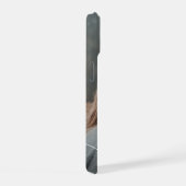 モノグラムと絡み合うハート iPhone 15ケース (右側面)