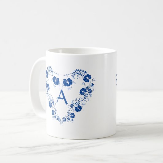 モノグラムと青いハート記号でマグカップ コーヒーマグカップ (正面左)