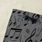 モノグラムのなカーブのピアノ鍵および音符 ビーチタオル (インサイチュ)