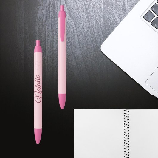 モノグラムのなパステル調ピンクの無地 黒ボールペン