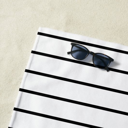 モノグラムのな白黒ストライプのなビーチタオル ビーチタオル (インサイチュ)