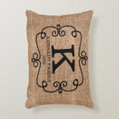 モノグラムのな素朴なバーラップの姓 アクセントクッション (正面(垂直))