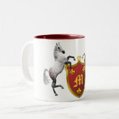 モノグラムのなheraldic盾を持つ馬の養育 ツートーンマグカップ (正面左)
