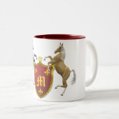 モノグラムのなheraldic盾を持つ馬の養育 ツートーンマグカップ (正面右)