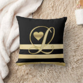 モノグラムのイニシャル「L」金ゴールドの黒いハートの投球 クッション (ブランケット)