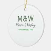 モノグラムのカップル灰色のモダン緑のロマンチックな日付si セラミックオーナメント (左)