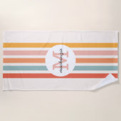 モノグラムのカラフルストライプレトロパーソナライズされた ビーチタオル (正面)