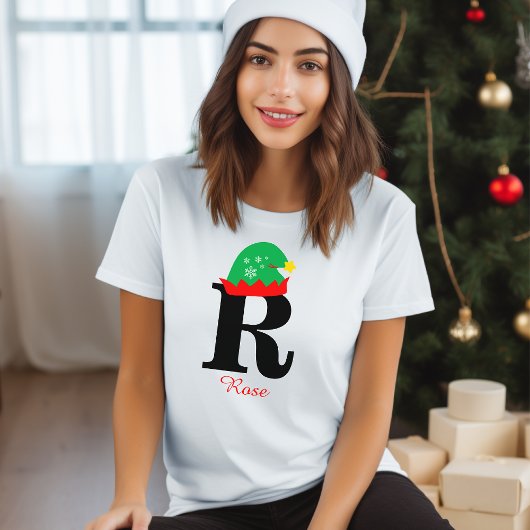 モノグラムのクリスマス、名前を白でパーソナライズ Tシャツ
