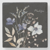 モノグラムのシックかわいらしウォーターカラーブルーフローラ ストーンコースター (正面)