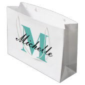 モノグラムのスクリプトファンシータイポグラフィ付き抱き枕 ラージペーパーバッグ (裏面アングル)