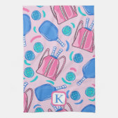 モノグラムのピックボール名門私立校風のピンク キッチンタオル (縦)