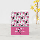 モノグラムのピンクのサッカーボールパターンハッピーバースデー カード (黄色い花)