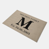 モノグラムのフェイクなリネンバーラップの素朴な最初の結婚式 ドアマット (アングル)