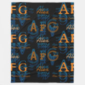 モノグラムのモダンイニシャルと名前Blkのコラージュ フリースブランケット (正面)