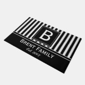 モノグラムのモダンストライプなパターンマット、白黒 ドアマット (アングル)