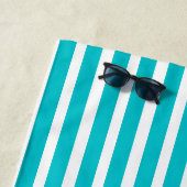 モノグラムのモダンティール（緑がかった色）ブルー白ストライプ ビーチタオル (インサイチュ)