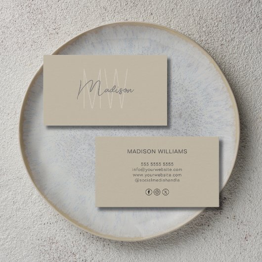 モノグラムのロゴベージュモダンソーシャルメディアのアイコン 名刺